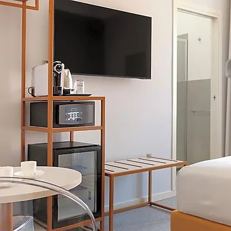 Velia Relais